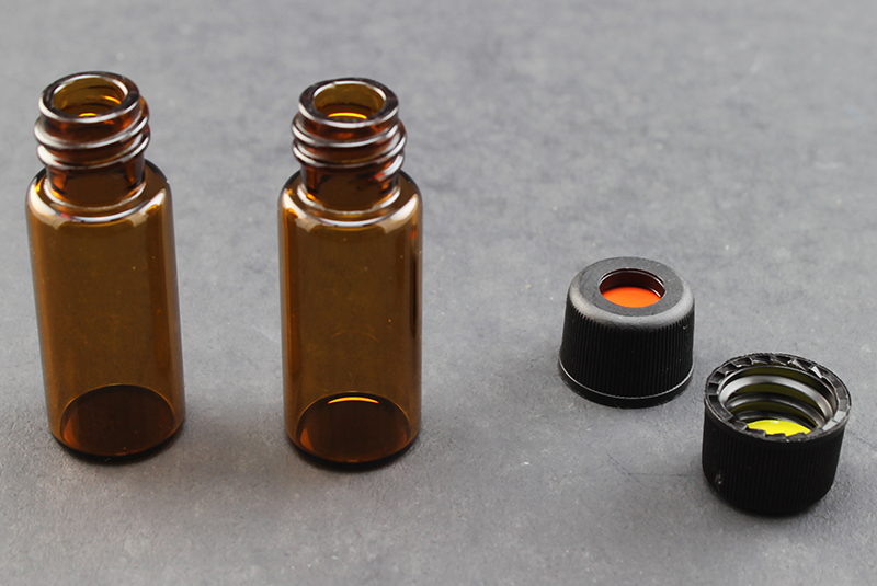 Ultra Vial Kit: 2 mL Screw Top Standard Opening Amber Glass Vials w/ 8-425Caps & Pre-Inserted Ultra GC/MS/PTFE Septa